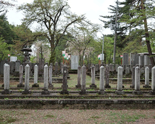 船岡山西軍墓地